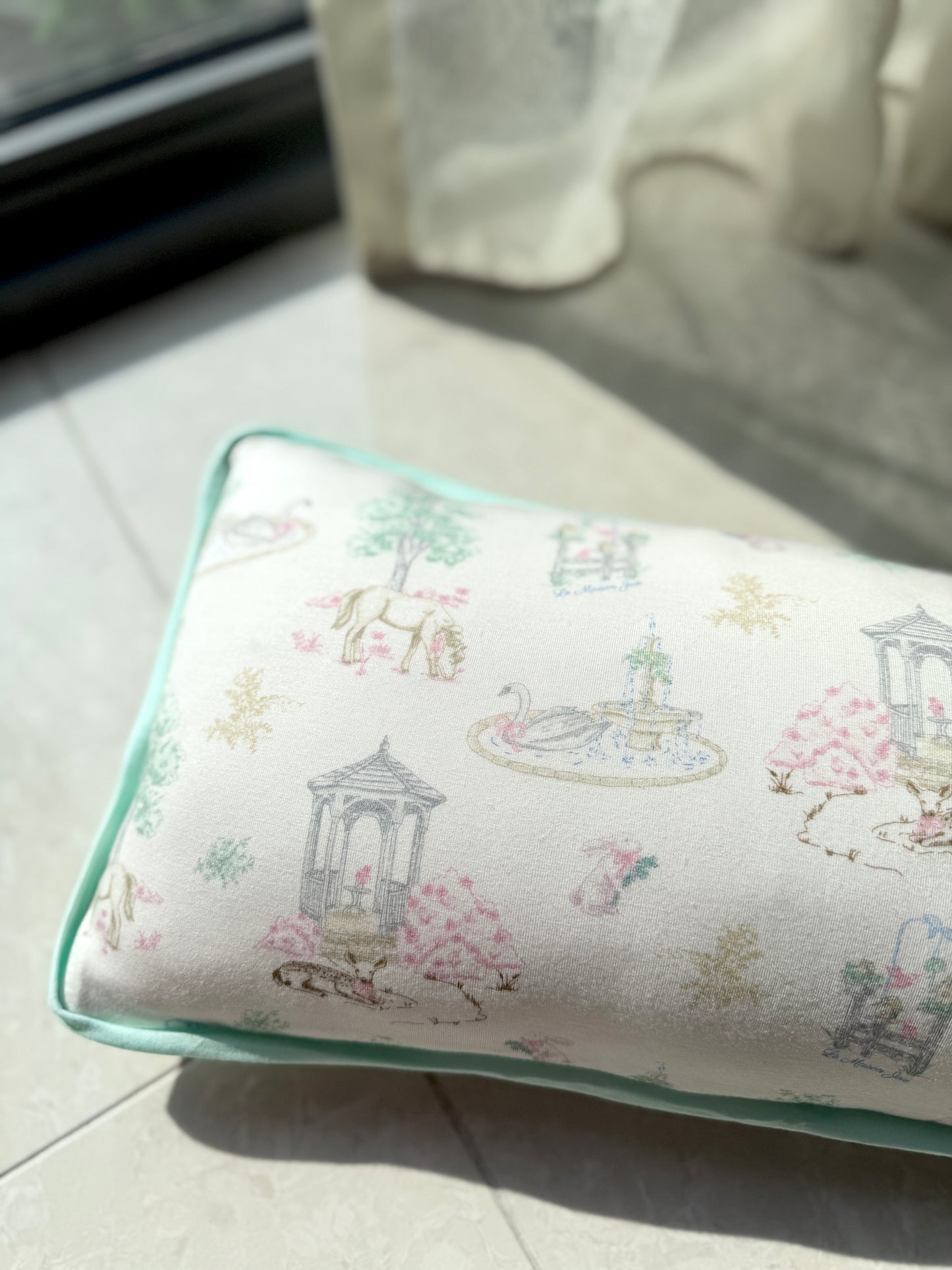 *[PRE-ORDER] Joie Pillow (Jardin)